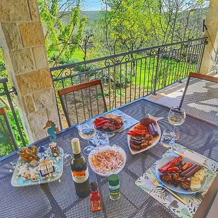 Vila Mare *